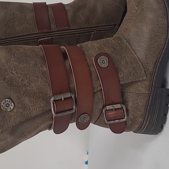 Super Cute Blowfish Distressed Faux Leather Boots Size 7.5. - Picture 2 of 7